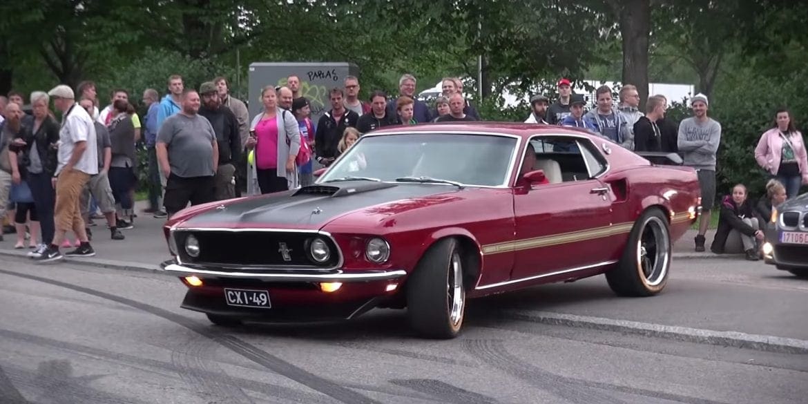 Incredible V8 Sounds From A 1969 Ford Mustang Mach 1