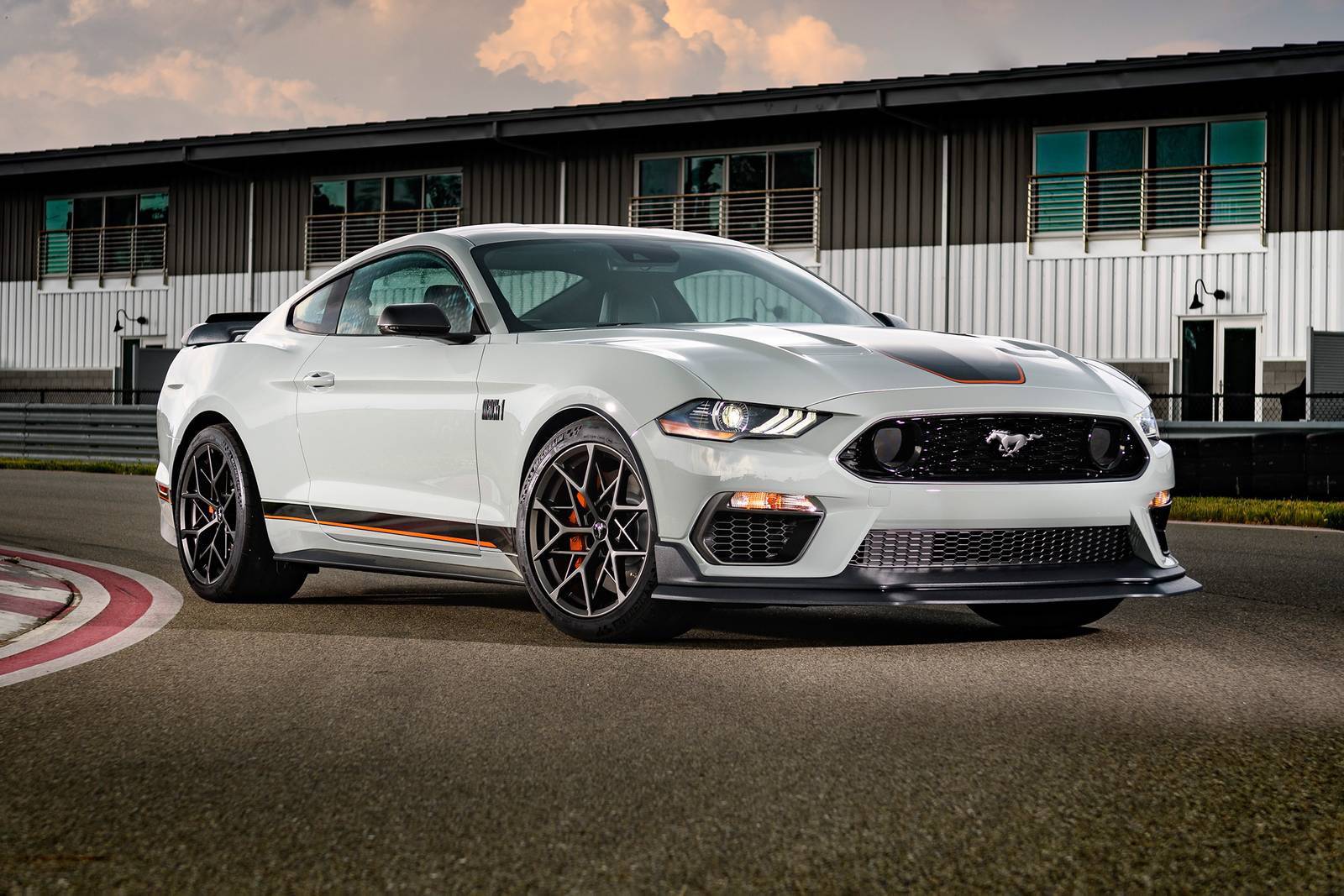 Oxford White 2022 Mustang Mach 1
